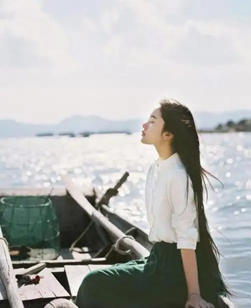 姜绮の50l女头|每段青春都会苍老但我希望记忆里的故事一直都好.