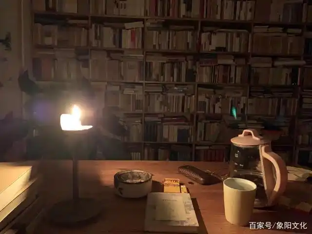 敞开自己的心扉,把书房的角角落落展示给大家.