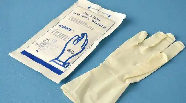 与纱布引流条相比, 橡胶引流片对创面的刺激更小,不容易粘连,所以也不