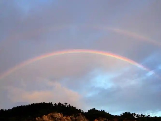 苹果手机拍的双彩虹