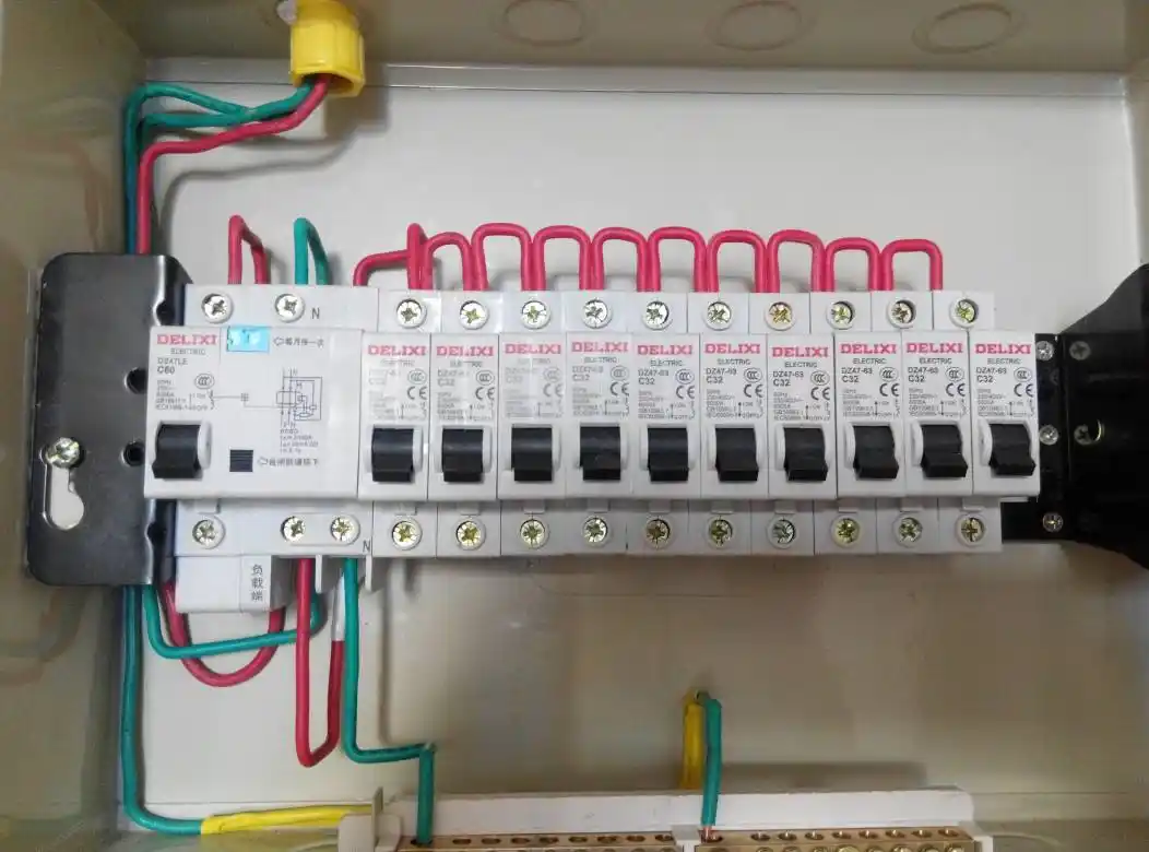 家里配电箱万万要这样安装,听老师傅分析,懊悔没早点知道!