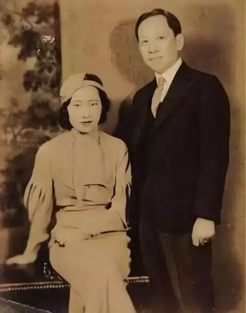 1990年张学良来到于凤至墓前看到墓碑上的4个字老泪纵横