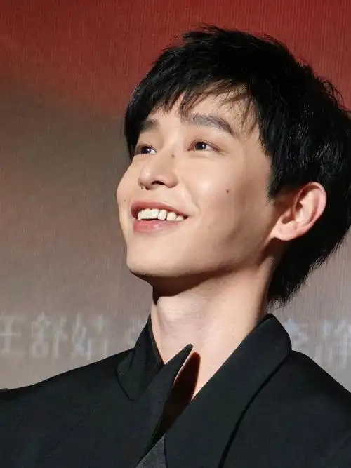 异人之下微博追剧团#彭彭彭彭可爱的彭彭,彭昱畅太可爱了这句话毙须