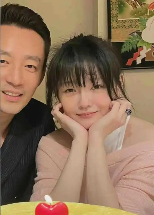 大s现身韩国被偶遇!带老公孩子出门玩,状态苍老网友直言认不出