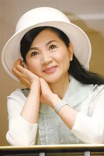 台湾歌后凤飞飞因病去世 曾在内地捐助希望小学