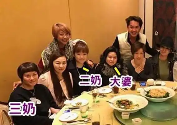 邓兆尊三个女友相处并不和睦 大老婆早已不爽小四很久