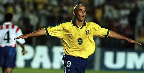 回顾2018年世界杯,内马尔领衔的巴西同样是夺冠热门之一.