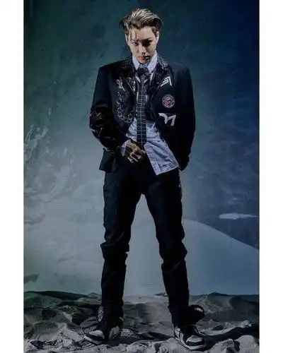 金钟仁公开强大气场照片展示独特的个人魅力