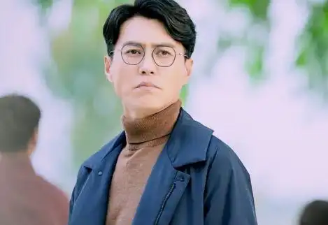 爱装文化人连续多年演自己看老干部靳东如何把口碑作没