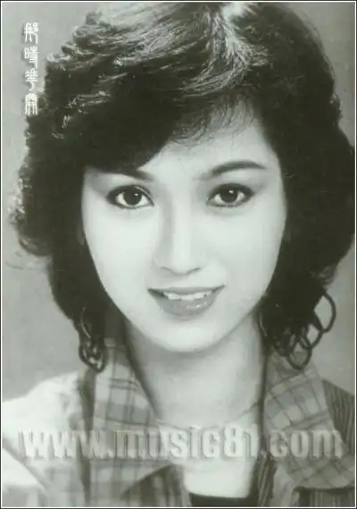 赵雅芝:1954年11月15日出生于中国香港九龙半岛.