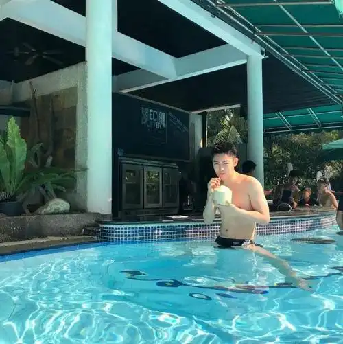 白嫩干净的腹肌小奶狗,鲜软萌帅有点甜!