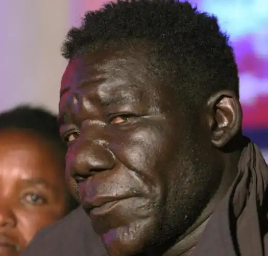 津巴布韦男子蝉联最丑先生 妻子有情敌?(图)