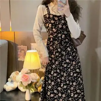 呓寻冬季加绒吊带裙女厚款保暖打底衫秋冬连衣裙碎花可爱甜美人气黑底