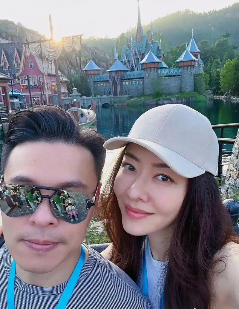 熊黛林全家福曝光,终于明白她当初为啥和郭富城分手了!