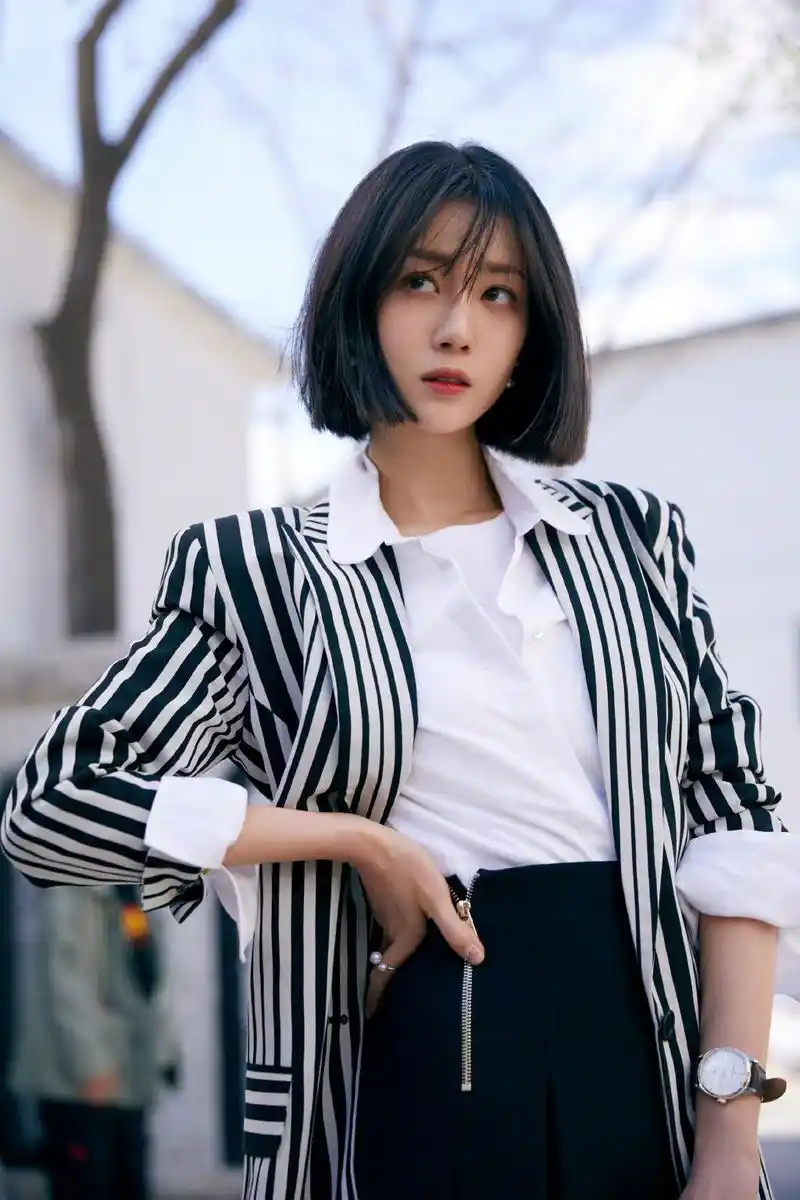 李溪芮青春时尚干练写真图片79