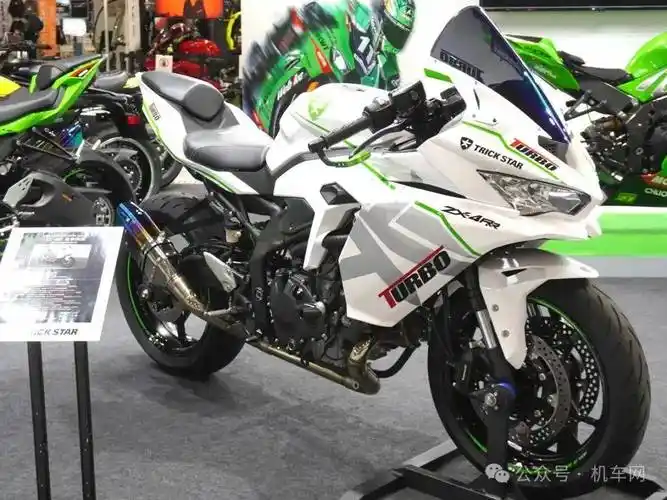 在目前公升级的超级车型才有这个动力储备的年代,川崎zx-4rr又来刷新