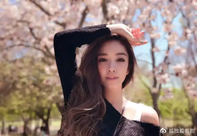 法证先锋iv许维恩拥有比杨幂还细的蚂蚁腰