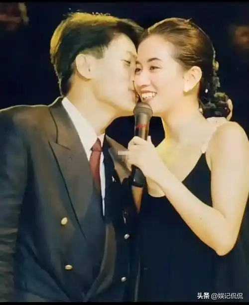 太排面!75岁陈百祥庆生,众多港星到场庆祝,王晶站边上超低调