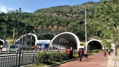 板樟山人行隧道