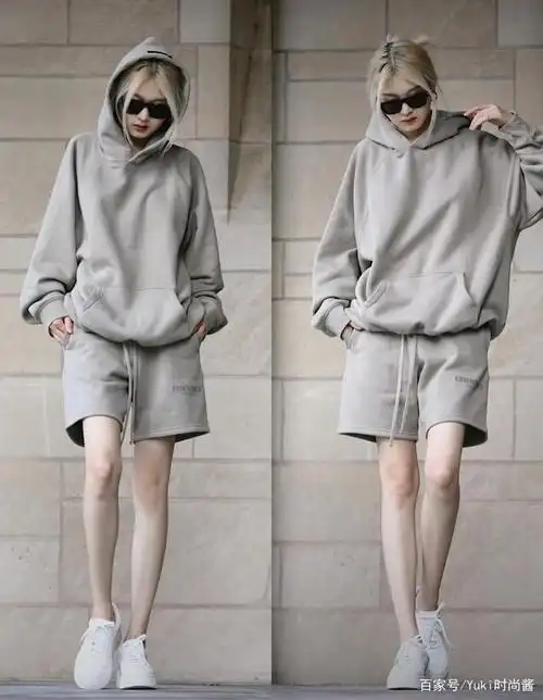 同色系的卫衣搭配上短裤,在整体的色彩呈现上简约低调,色彩搭配的和谐