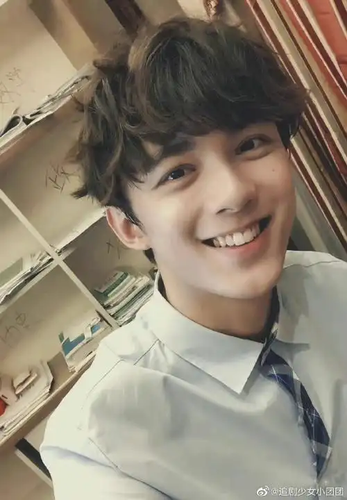 每一张都是壁纸水平～笑起来治愈美好,年下奶狼系弟弟谁不爱呢?