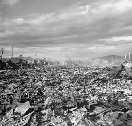 飞机拉线是怎么回事地震云想让你害怕只需要一个低级的心理把戏