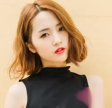 女生不对称的发型设计,时尚烫发最新款,要的不仅仅是短发的造型,还有