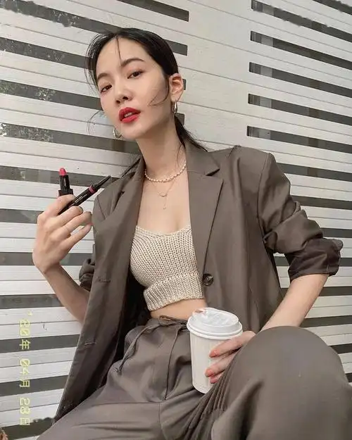 "绿植"系美女曾之乔:14岁出道,19岁买房,31岁嫁给辰亦儒