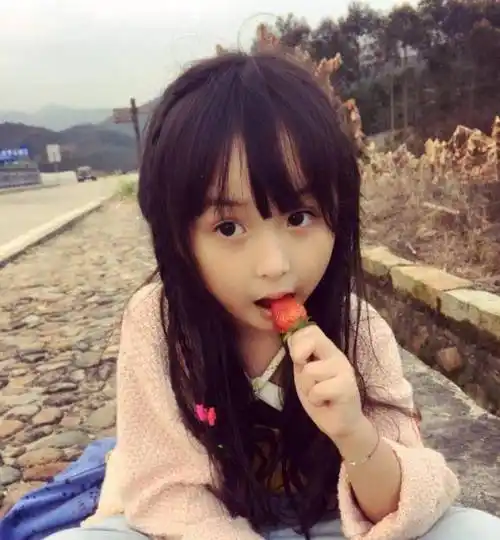 还记得3岁出道,年入百万的刘楚恬吗?如今10岁长这样_风范_少女_小姑娘