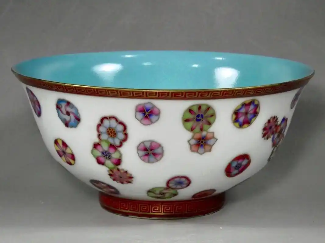 清代官窑瓷器粉彩瓷出现在康熙晚期, - 抖音