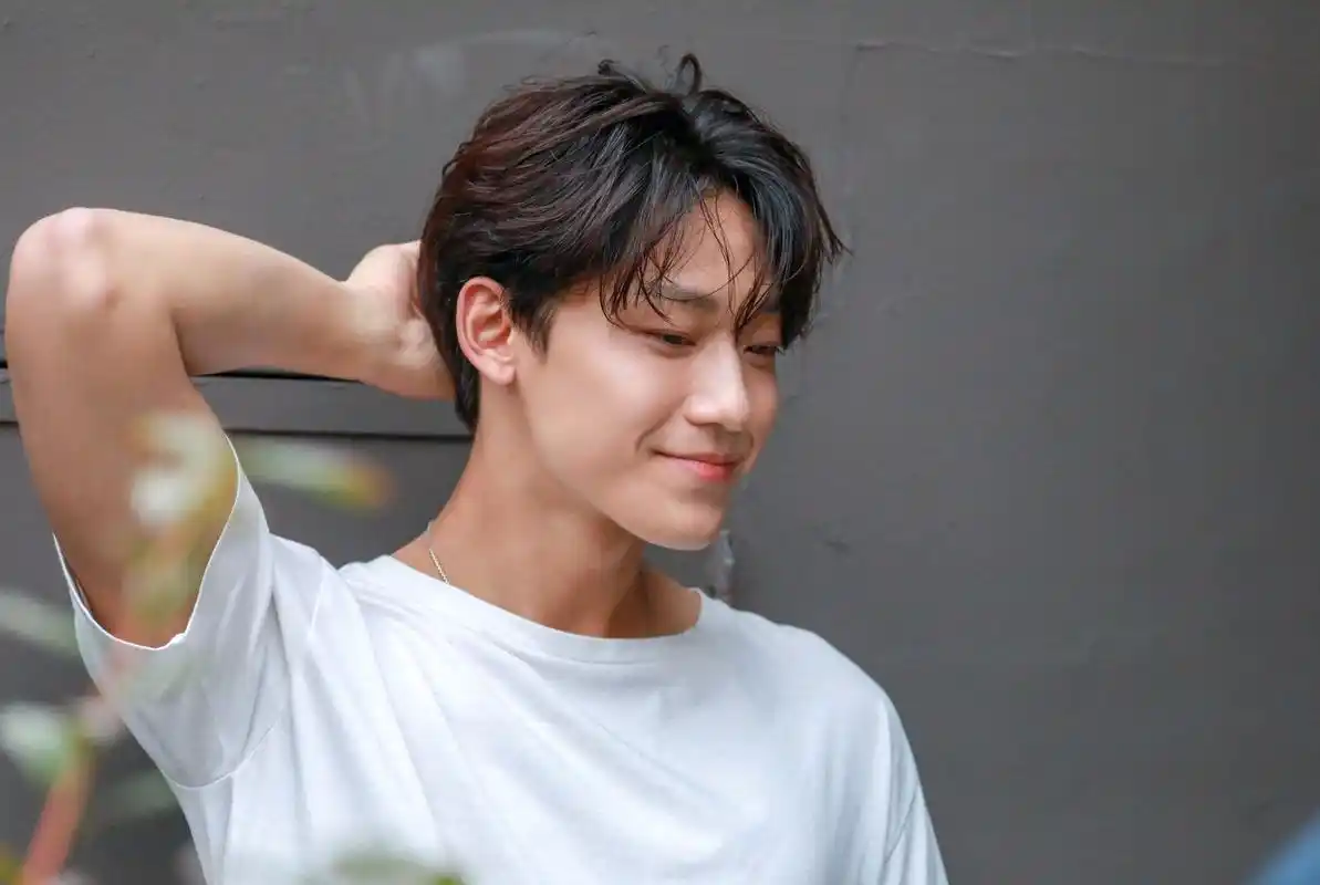 「李到晛」gq korea 11月刊 拍摄花絮照