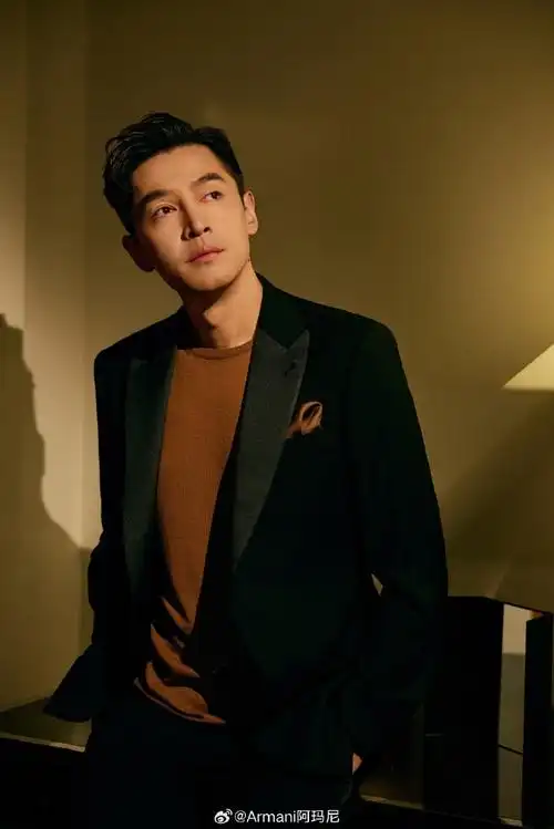 胡歌与老婆出门购物