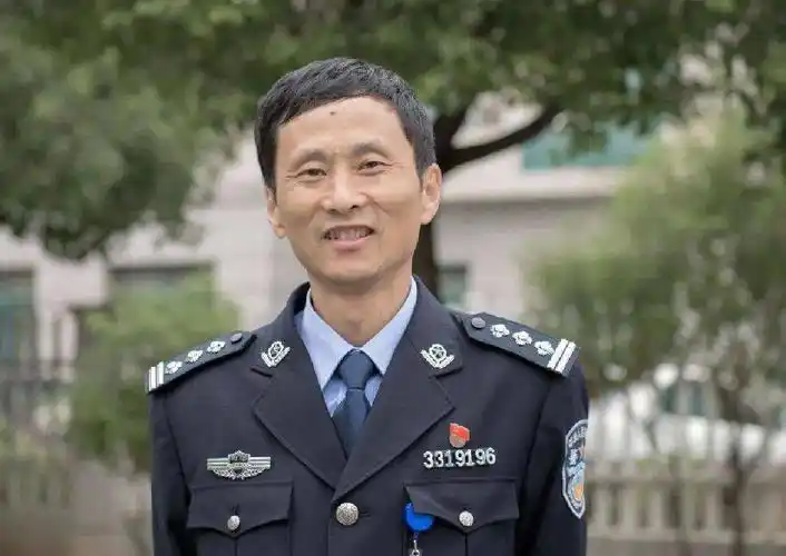 民警照片衣服,警察的服装图片-图片大观-奇异网