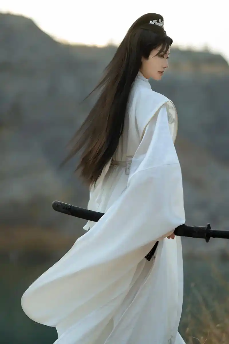 半生飘摇惊回眸 一念转瞬负清秋. #185大帅哥 #古风 # - 抖音