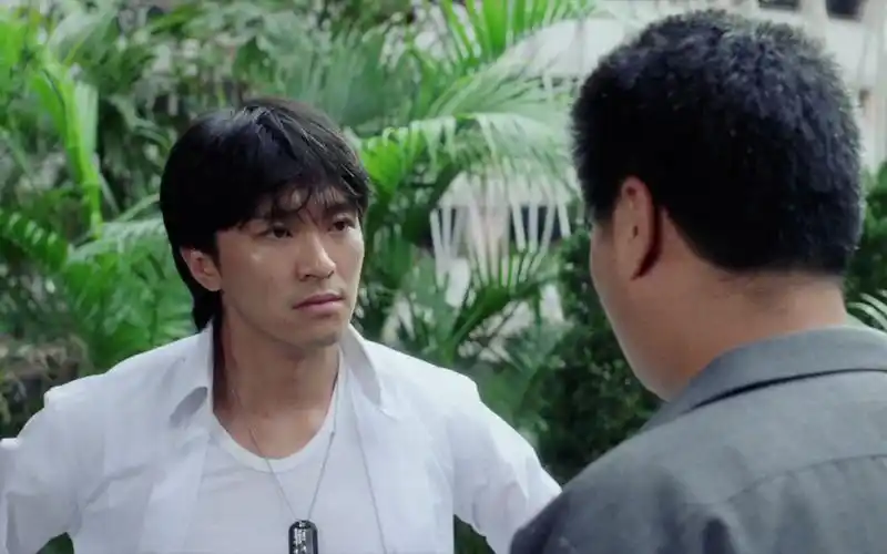 达叔用空竹棍抽烟吞云吐雾,星爷都看楞了,抽烟最高境界!