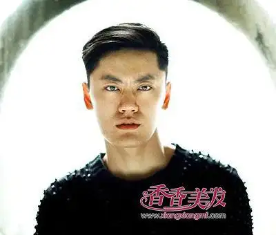 四方脸男人图片