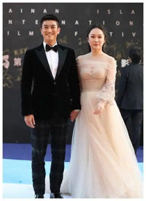 霍思燕身材真丰腴罕见与杜江亮相穿纱裙差点撑爆性感迷人