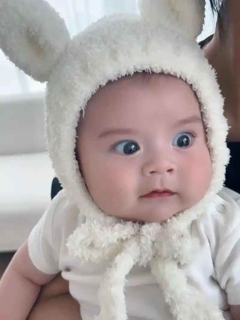 我分享完了 最近bb的日常.#混血儿宝宝 #人类幼崽 #大眼 - 抖音