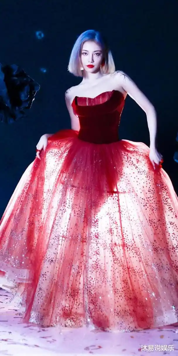 许佳琪舞台魅力壁纸