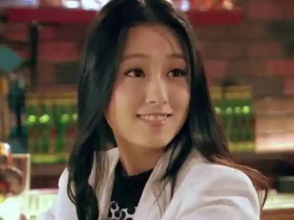 原创艾佳妮原来演过爱情公寓里的薇薇难怪那么眼熟