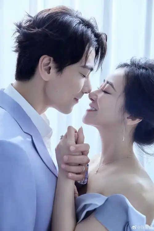 陈紫函戴向宇这该死的氛围感##陈紫函戴向宇时尚新娘封面