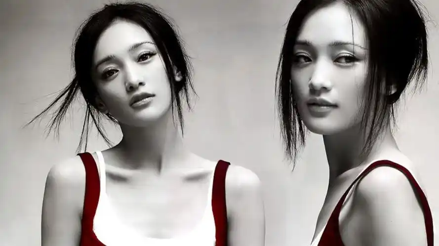 周迅简历个人简介资料周迅,1974年10月18日出生于浙江省衢州市,华语