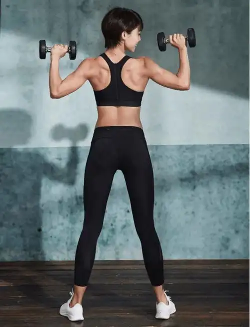 居家也能练好背部肌肉只需几步轻松告别驼背练出背肌