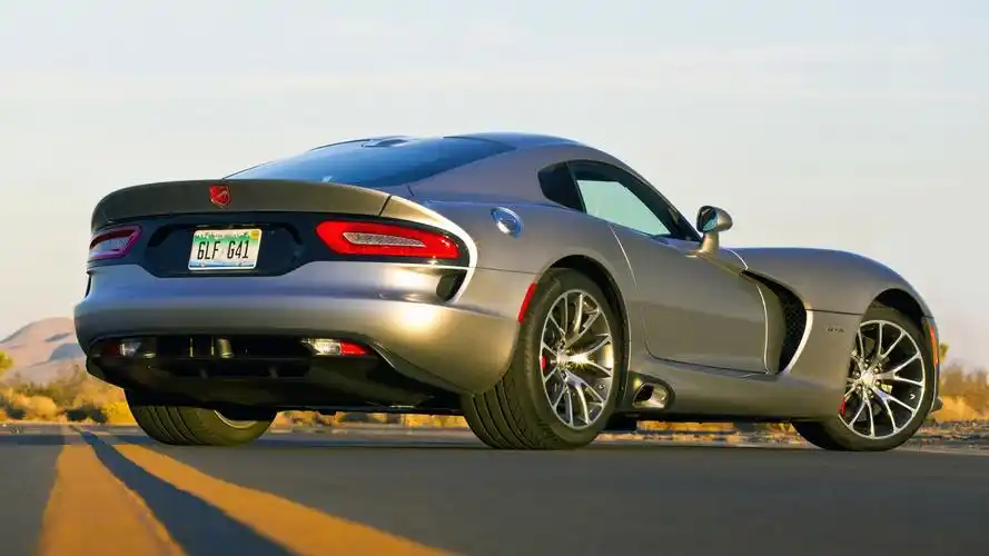 2015款道奇蝰蛇srt汽车