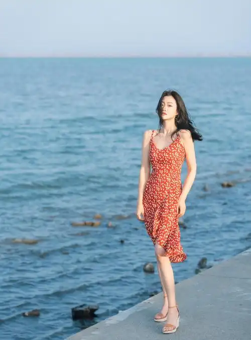 12个全身照拍照姿势,这样拍,全身照又高又瘦又漂亮