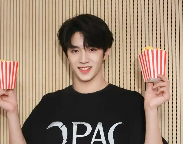 明星势力榜最新排名王一博挤掉肖战成第一tnt六人上榜李现第十