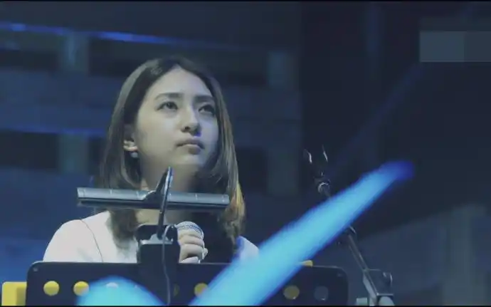 一定要看一次李志的演唱会,不是为了看李志. 来自张求鱼 - 微博