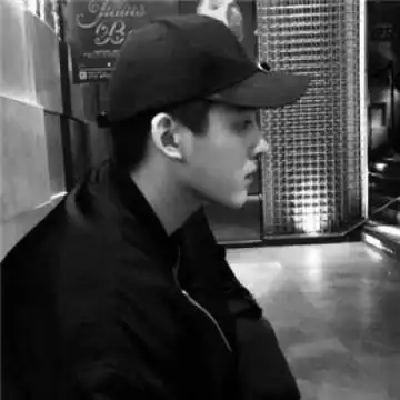 2021最新暖男帅气微信头像