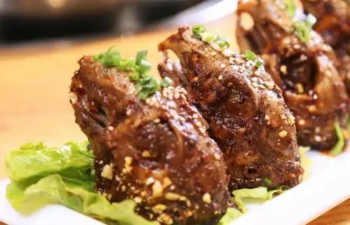 麻辣兔头,很多人都不敢吃,不过只要一吃一次就会爱上它的!