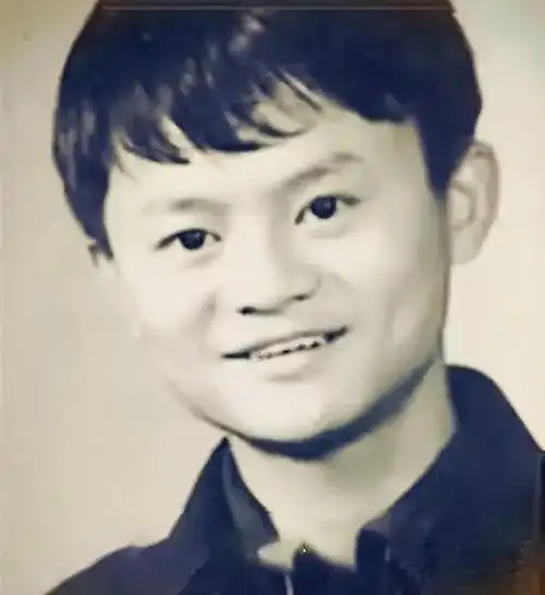 在中国,马云几乎是一个家喻户晓的大人物,他很小的时候,就经常接触